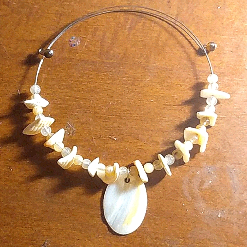 Vintage 70s shell necklace